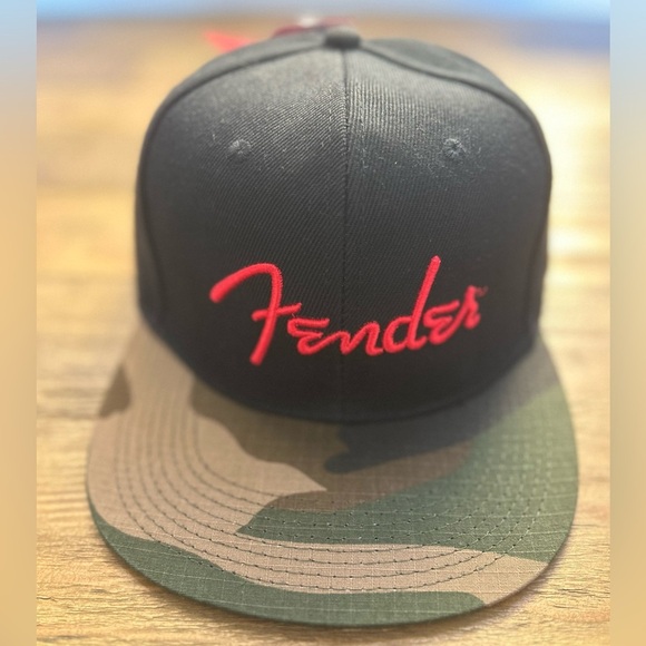 FENDER Black Flatbill Hat with Red Logo and Camouflage Brim Unisex NWT - Picture 5 of 7